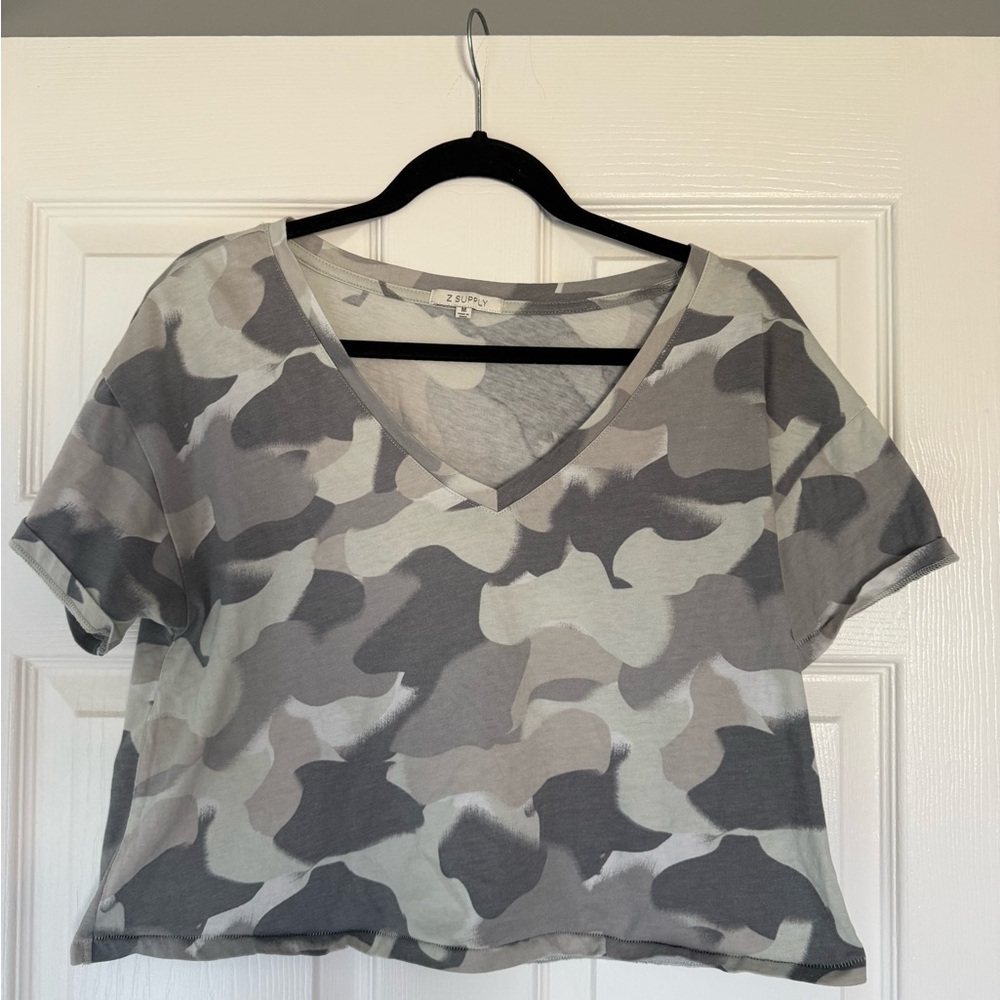 Z Supply Gray Camo V-Neck Cropped Tee